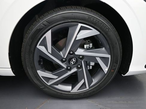 Used 2025 Hyundai Elantra Sport image 29