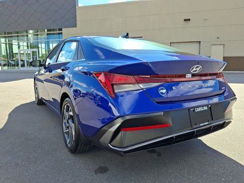New 2025 Hyundai Elantra Limited image 3