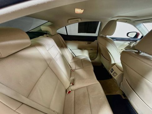 Used 2014 Lexus ES 350 w/ Luxury Package FWD image 26