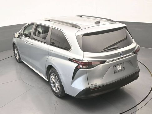 Used 2024 Toyota Sienna XLE FWD image 51