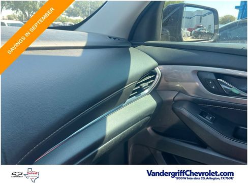 Used 2021 Chevrolet Traverse LT FWD image 21