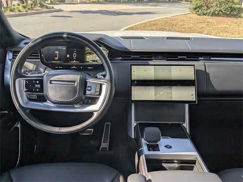 Used 2025 Land Rover Range Rover SE image 12