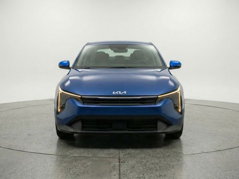 Used 2025 Kia K4 LXS image 2