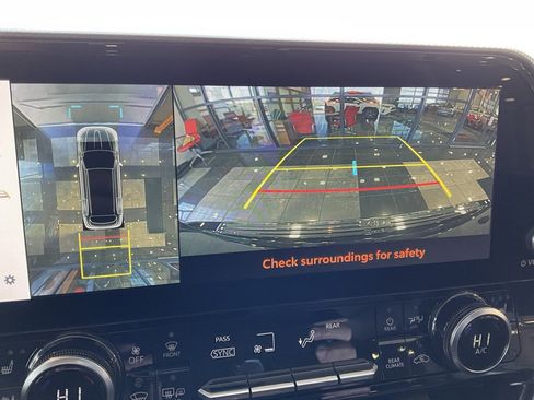 Used 2024 Toyota Highlander Platinum image 16