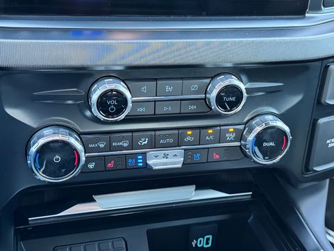 Used 2024 Ford F350 Platinum w/ FX4 Off-Road Package AWD/4WD image 26