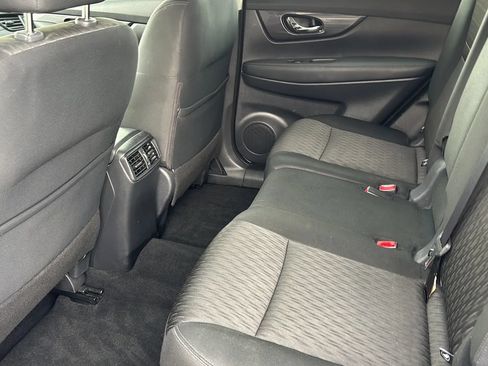 Used 2019 Nissan Rogue SV FWD image 27