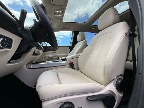 Used 2022 Mercedes-Benz GLB 250 4MATIC image 11