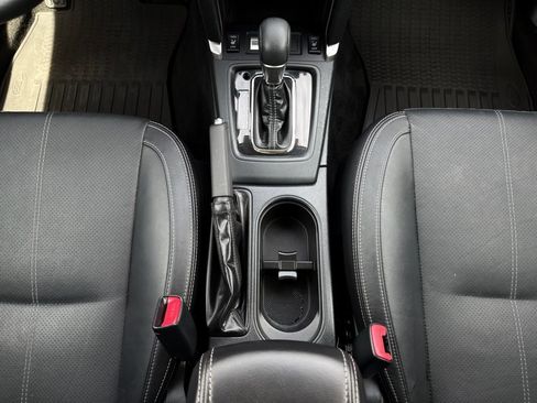 Used 2017 Subaru Forester 2.5i Touring AWD/4WD image 2