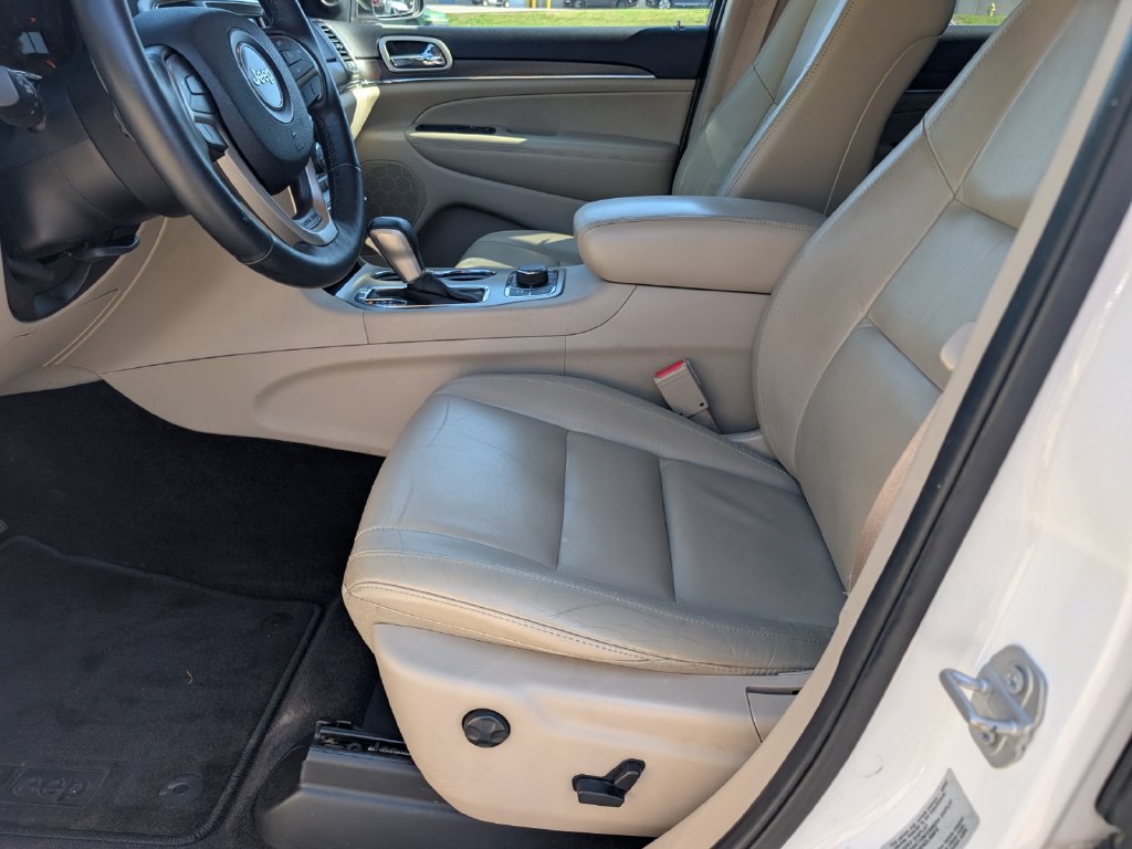 Used 2017 Jeep Grand Cherokee Limited AWD/4WD image 10