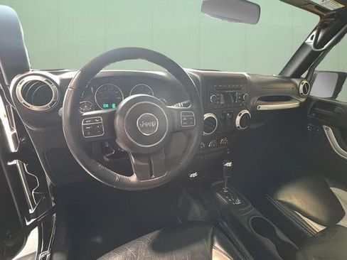 Used 2016 Jeep Wrangler Sahara w/ Connectivity Group AWD/4WD image 22