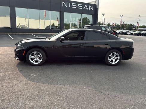 Used 2019 Dodge Charger SXT w/ Leather Interior Group RWD image 2
