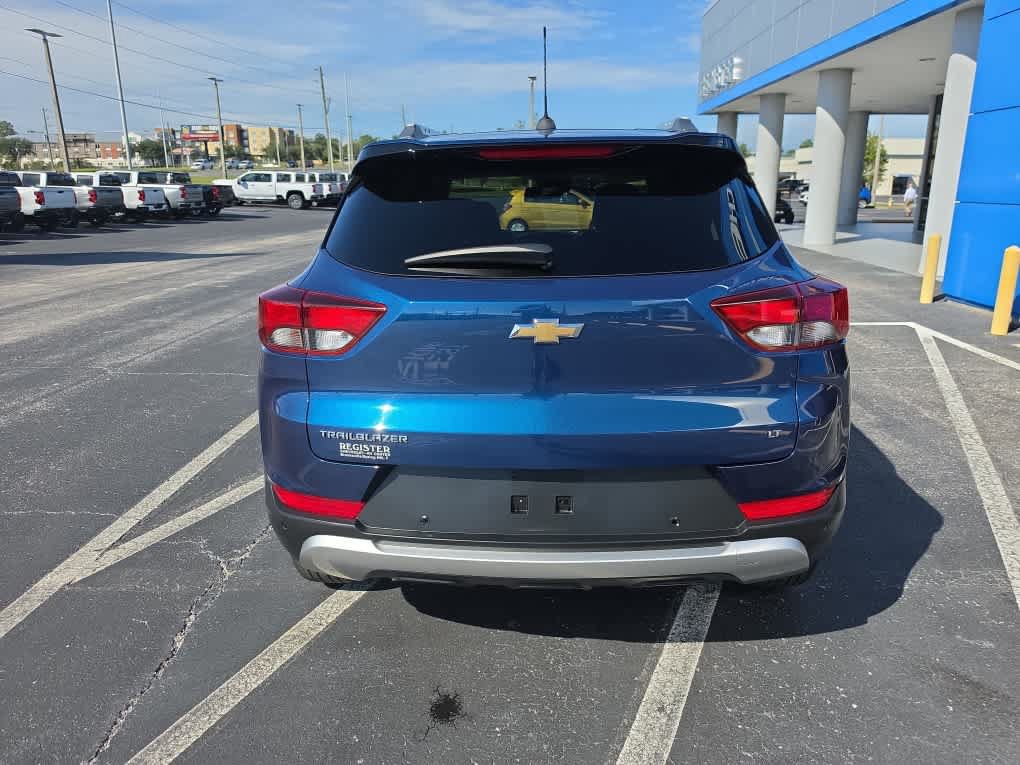 Used 2021 Chevrolet TrailBlazer LT w/ Premium Seating Package FWD image 4
