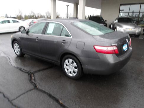 Used 2009 Toyota Camry LE image 3