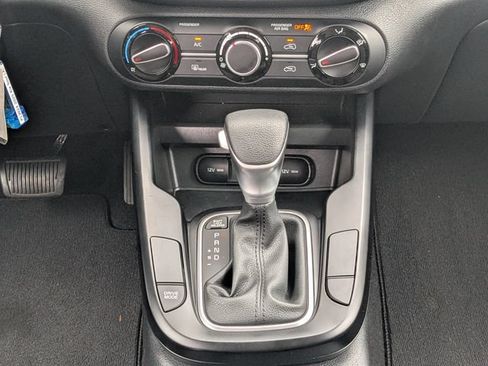 Certified 2025 Kia Soul LX w/ LX Technology Package FWD image 19