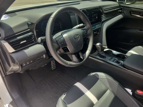 Used 2025 Toyota Camry SE w/ Convenience Package FWD image 16