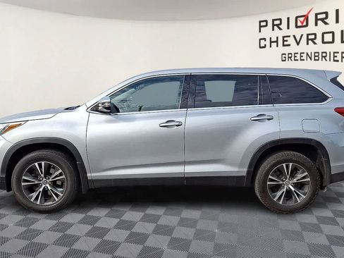 Used 2019 Toyota Highlander LE AWD/4WD image 5