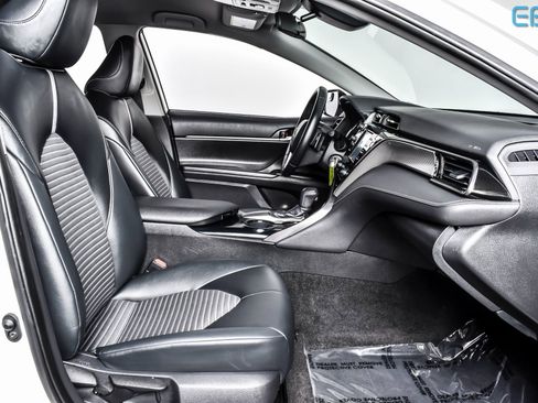 Used 2020 Toyota Camry SE image 25