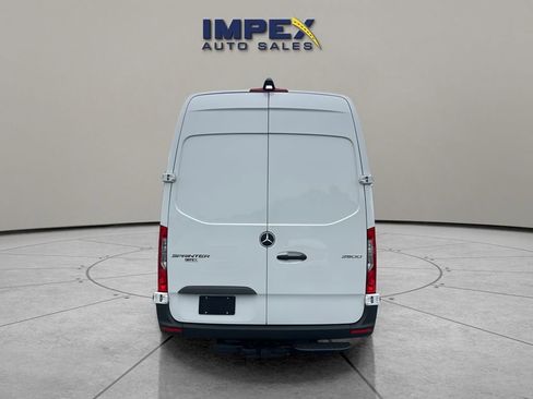 Used 2025 Mercedes-Benz Sprinter 2500 image 4