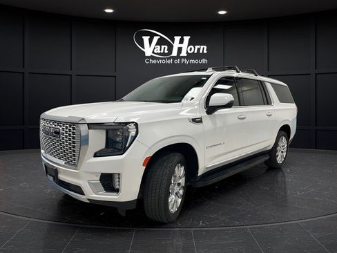 Used 2024 GMC Yukon XL Denali AWD/4WD image 3