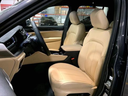 New 2025 Jeep Grand Cherokee Limited w/ Luxury Tech Group II AWD/4WD image 9