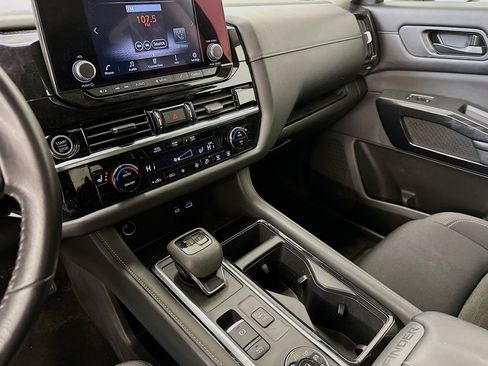 Used 2023 Nissan Pathfinder SV w/ SV Premium Package image 25