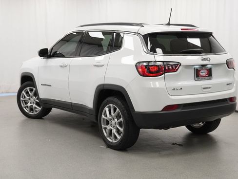 Certified 2024 Jeep Compass Latitude w/ Sun and Sound Group AWD/4WD image 13