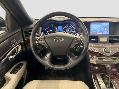 Used 2017 INFINITI Q70 5.6 w/ Sport Package RWD image 23