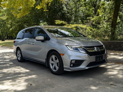 Used 2019 Honda Odyssey EX image 2