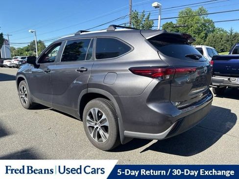 Used 2023 Toyota Highlander XLE AWD/4WD image 16