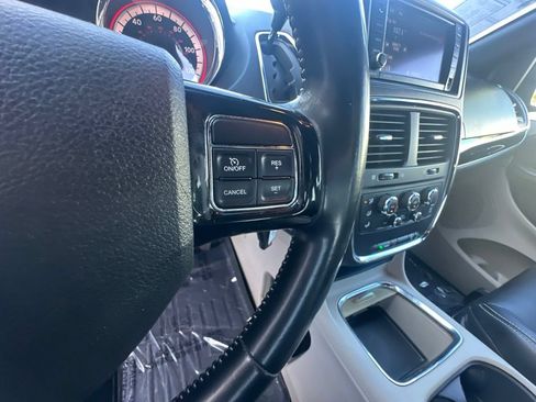 Used 2019 Dodge Grand Caravan SXT FWD image 24