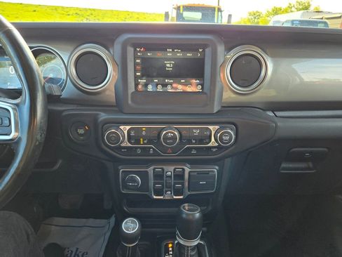 Used 2020 Jeep Gladiator Overland w/ LED Lighting Group AWD/4WD image 22