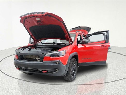 Used 2019 Jeep Cherokee Trailhawk w/ Cold Weather Group AWD/4WD image 13