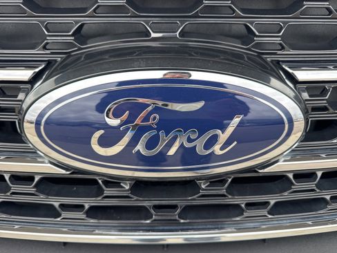 Certified 2023 Ford Explorer XLT image 13