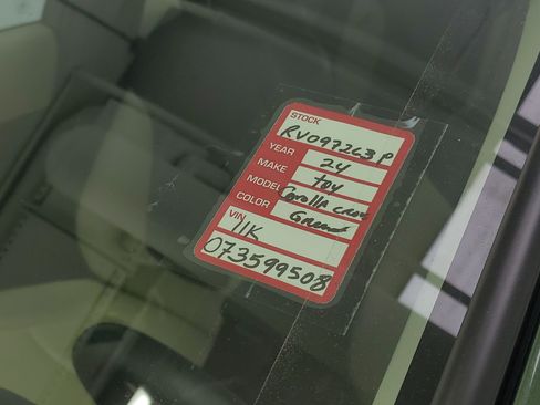 Used 2024 Toyota Corolla Cross XLE w/ Convenience Package FWD image 33