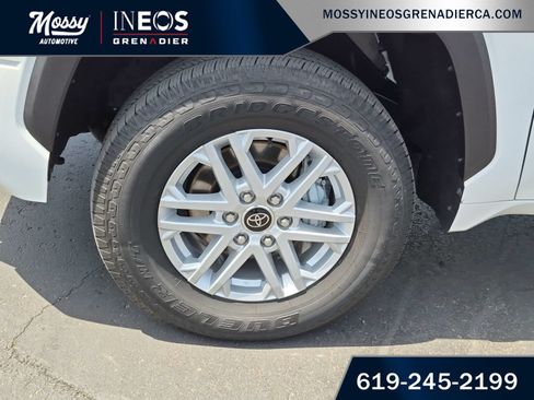 Used 2022 Toyota Tundra SR5 AWD/4WD image 10