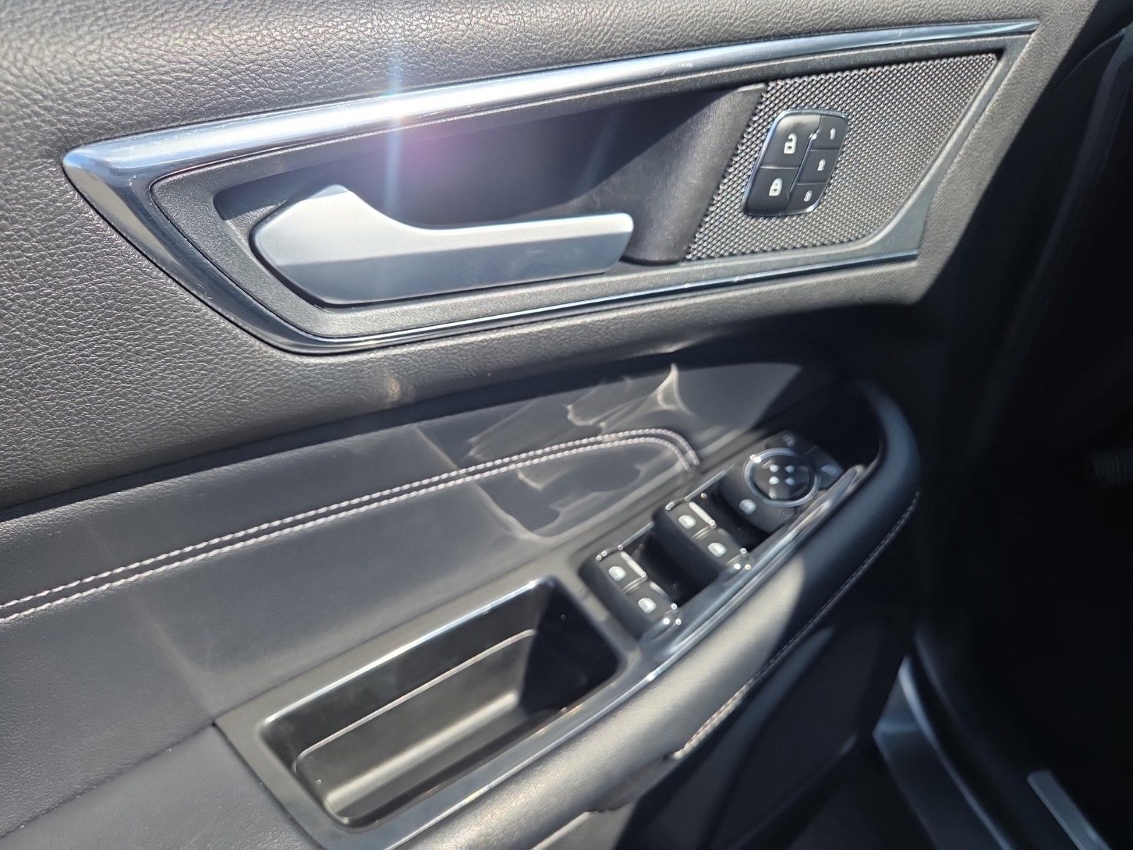 Certified 2018 Ford Edge Titanium w/ Technology Package FWD image 18