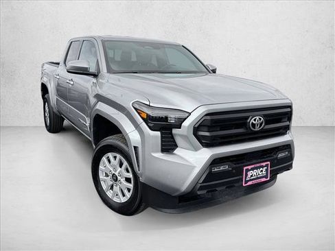 Certified 2025 Toyota Tacoma SR5 AWD/4WD image 3