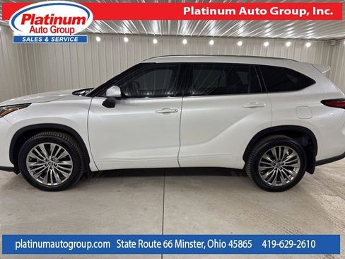 Used 2022 Toyota Highlander Platinum image 2