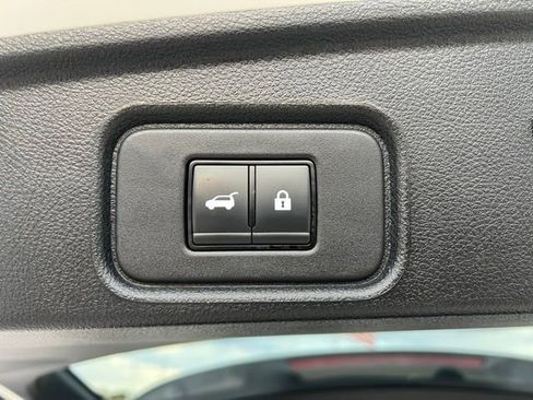 Used 2024 Nissan Pathfinder Platinum image 25