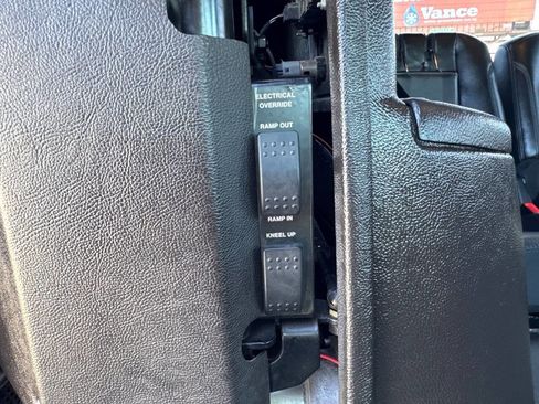 Used 2018 Ford Explorer XLT w/ Equipment Group 202A image 10