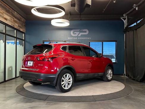 Used 2018 Nissan Rogue Sport SV AWD/4WD image 3