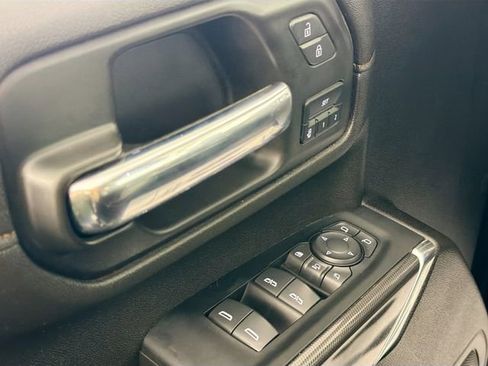 Used 2022 GMC Sierra 2500 AT4 w/ AT4 Preferred Package AWD/4WD image 17
