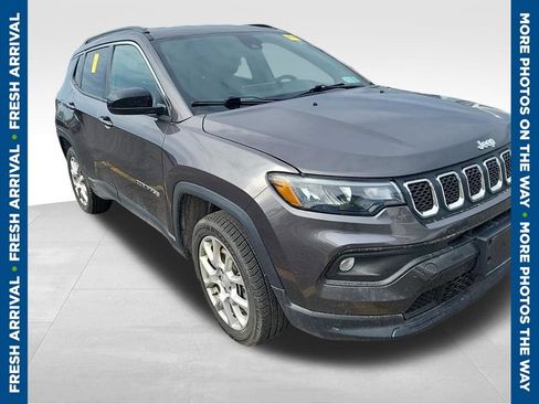 Used 2023 Jeep Compass Latitude AWD/4WD image 1