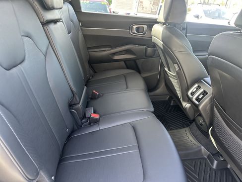 Used 2025 Kia Sorento S FWD image 14