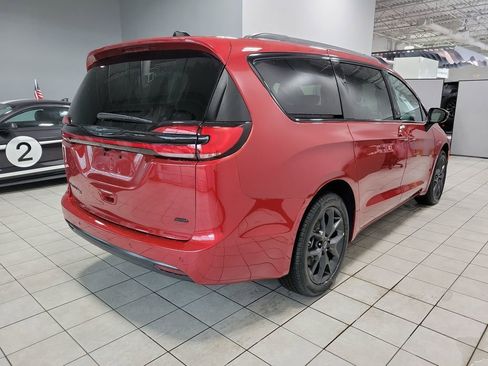New 2026 Chrysler Pacifica Select w/ S Appearance Package image 6