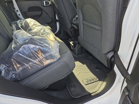 New 2025 Jeep Gladiator Sport image 32