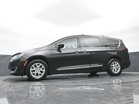 Used 2020 Chrysler Pacifica Touring-L image 41