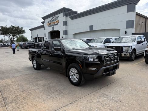 Used 2024 Nissan Frontier SV w/ Technology Package RWD image 2