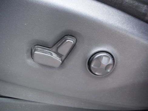 Used 2021 Chrysler Pacifica Touring-L w/ Uconnect Theater Family Group FWD image 16