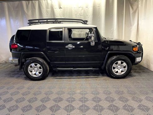 Used 2007 Toyota FJ Cruiser 4WD w/ Upgrade Pkg 2 image 9